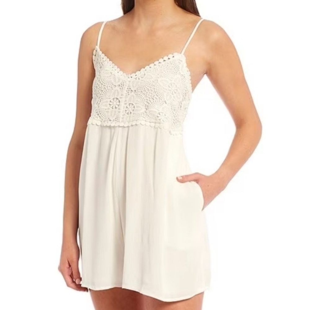 Coco + Jaimeson Crochet Trim Romper ~ NWT ~ Winter White ~, Medium